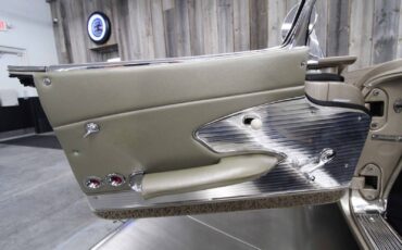Chevrolet-Corvette-1961-Restomod-32