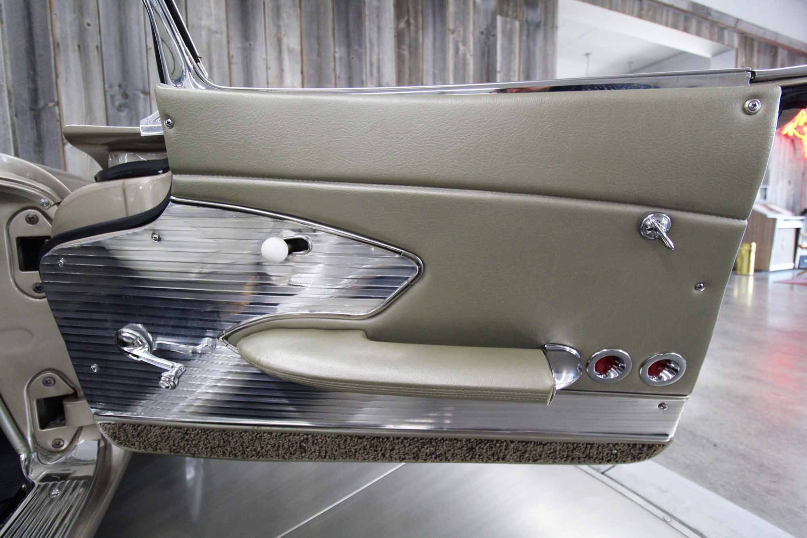 Chevrolet-Corvette-1961-Restomod-33