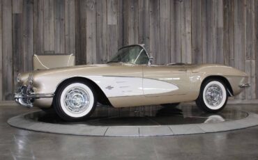 Chevrolet-Corvette-1961-Restomod