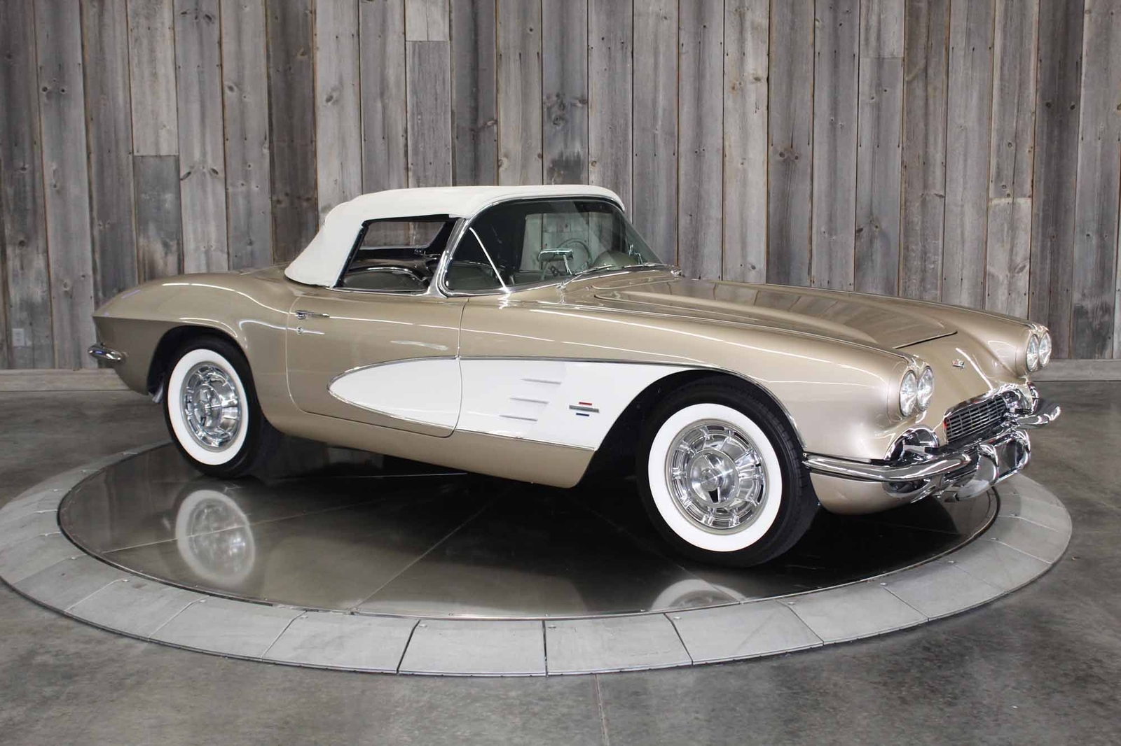 Chevrolet-Corvette-1961-Restomod-6