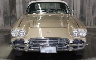 Chevrolet-Corvette-1961-Restomod-7