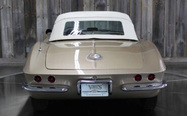 Chevrolet-Corvette-1961-Restomod-8