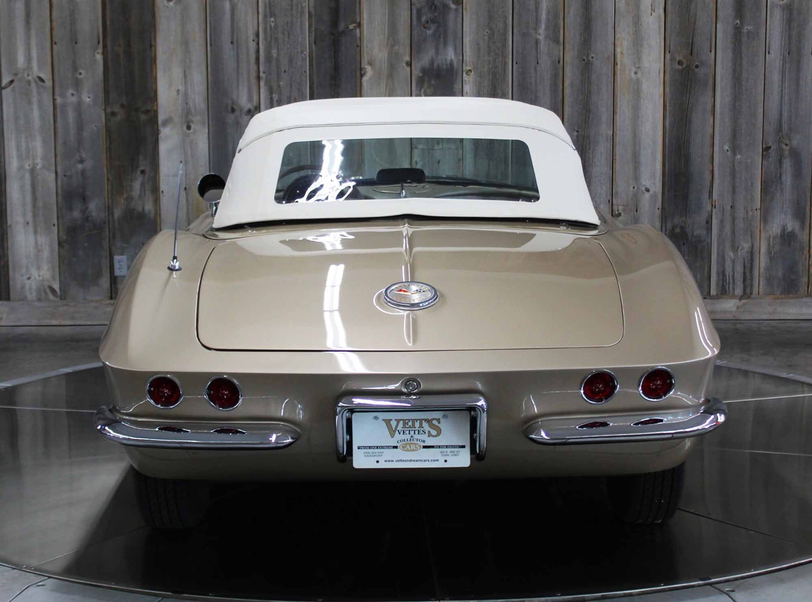 Chevrolet-Corvette-1961-Restomod-8