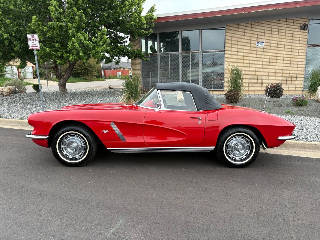 Chevrolet-Corvette-1962-1