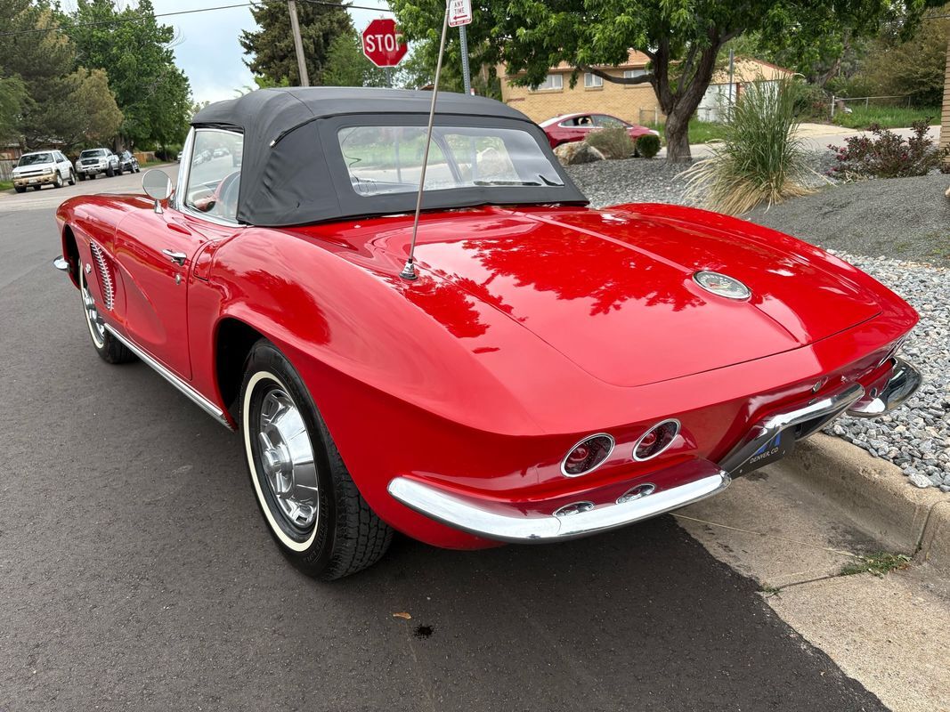 Chevrolet-Corvette-1962-12
