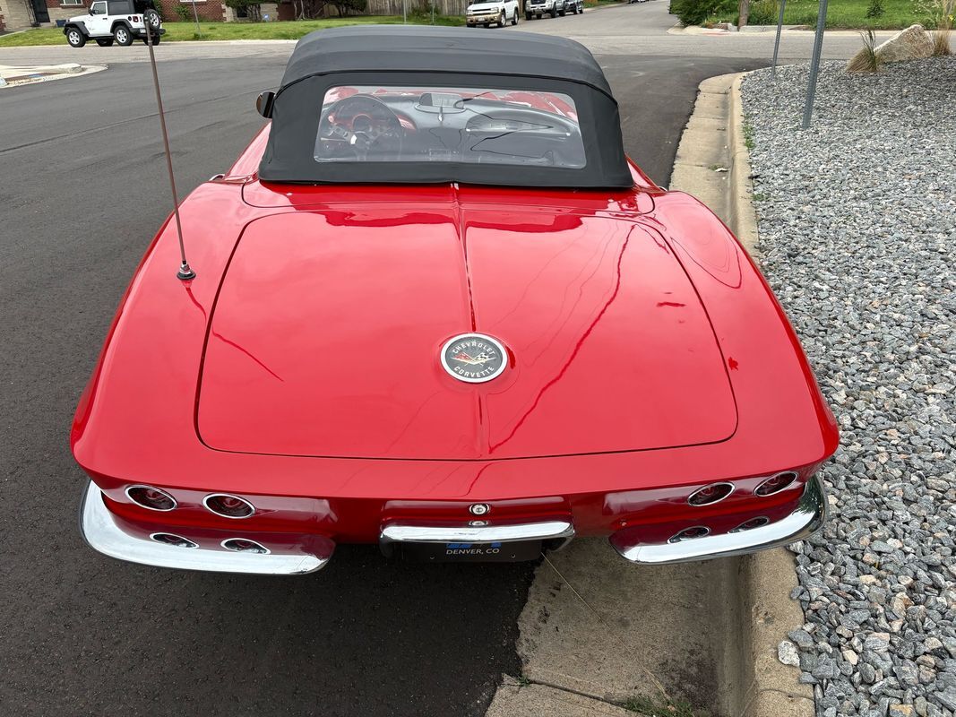 Chevrolet-Corvette-1962-13