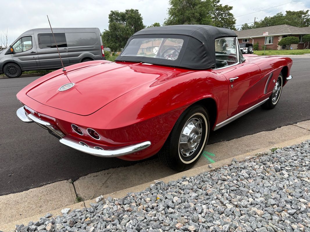 Chevrolet-Corvette-1962-14