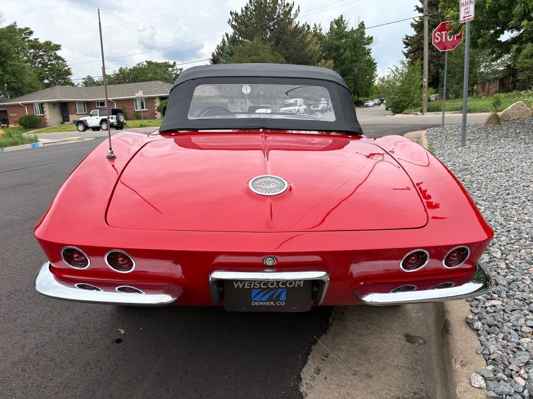 Chevrolet-Corvette-1962-16
