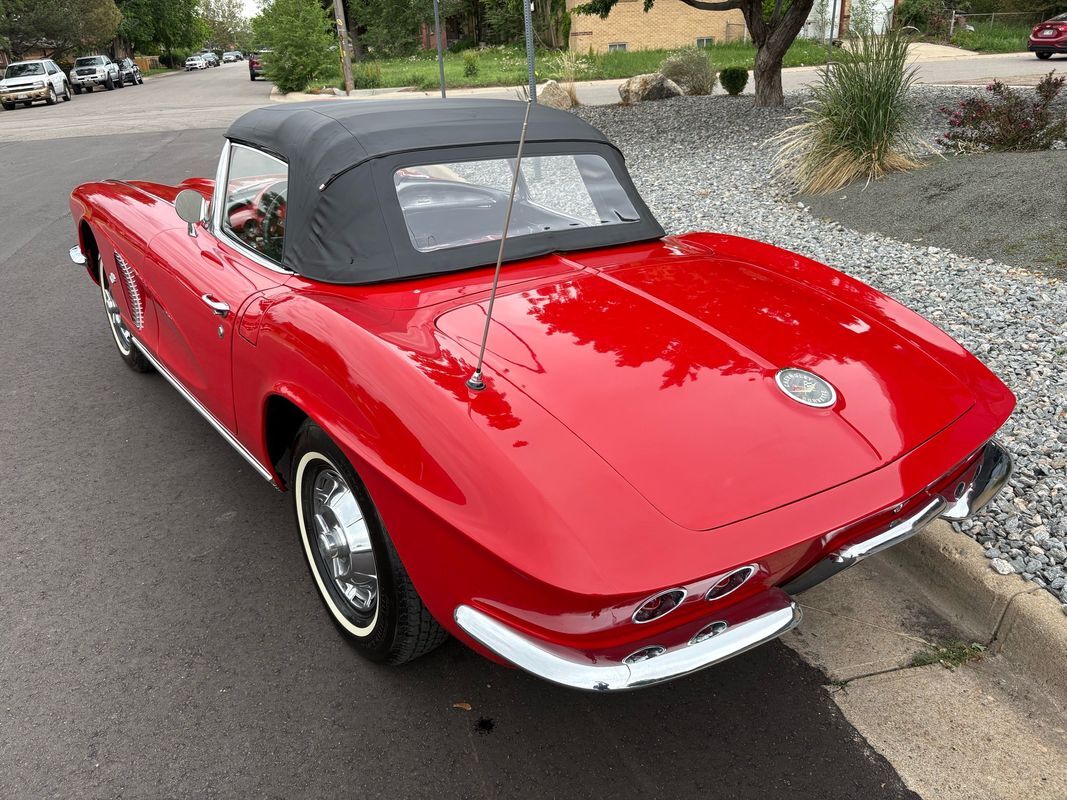 Chevrolet-Corvette-1962-17