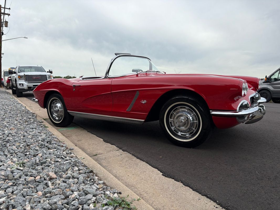 Chevrolet-Corvette-1962-2