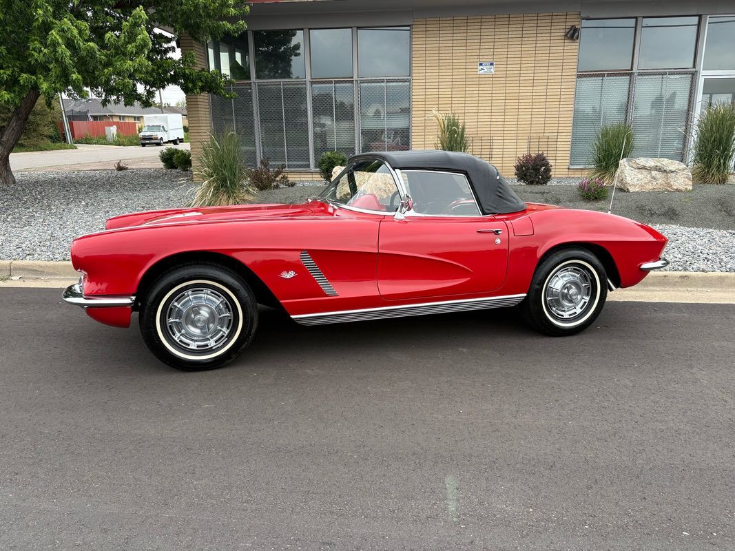 Chevrolet-Corvette-1962-24