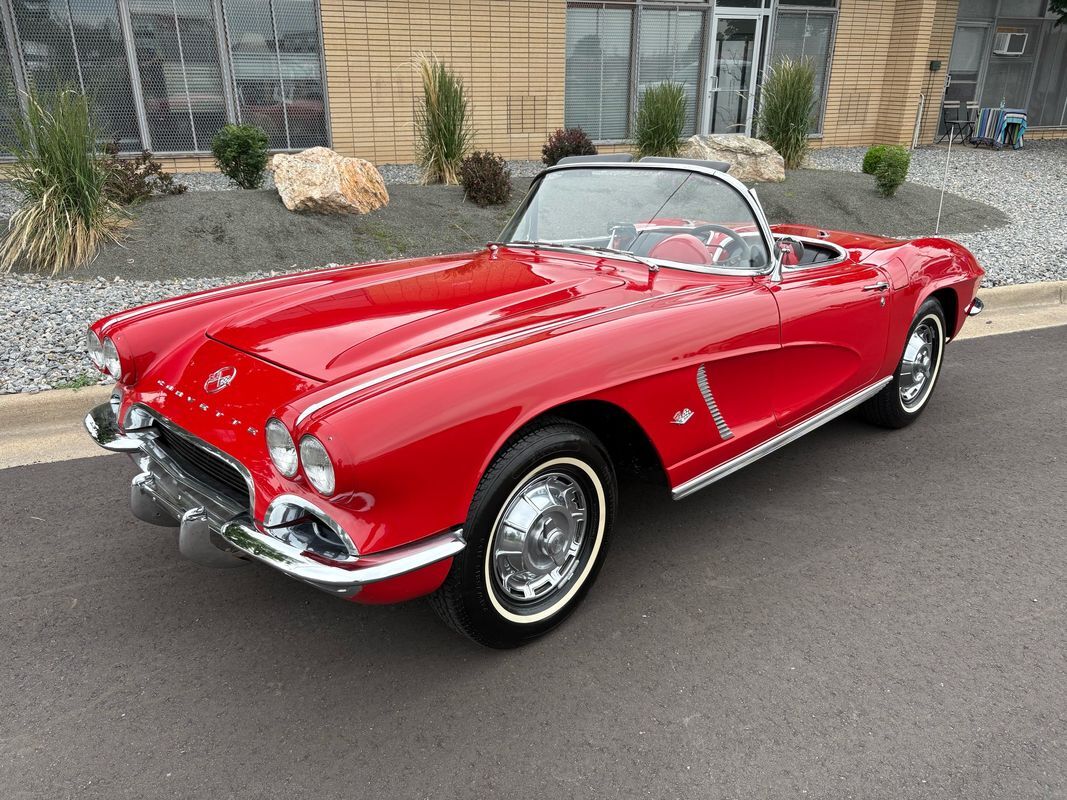 Chevrolet-Corvette-1962