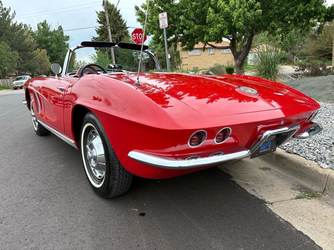 Chevrolet-Corvette-1962-30