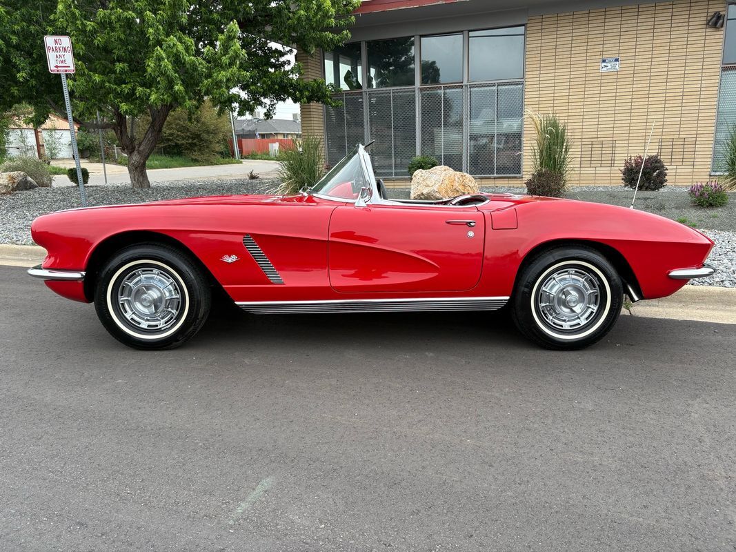 Chevrolet-Corvette-1962-31
