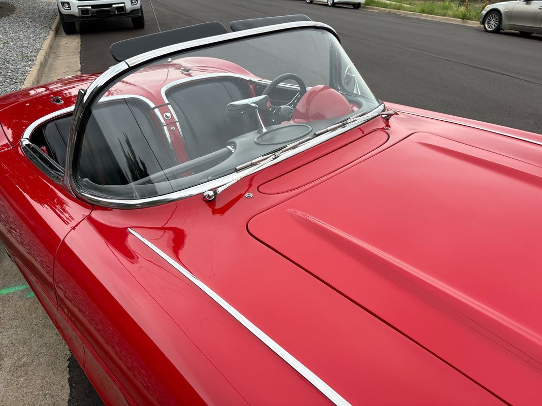 Chevrolet-Corvette-1962-39