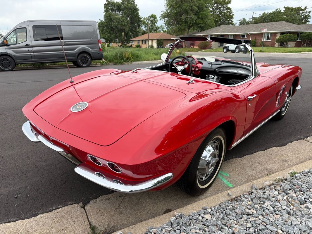 Chevrolet-Corvette-1962-4