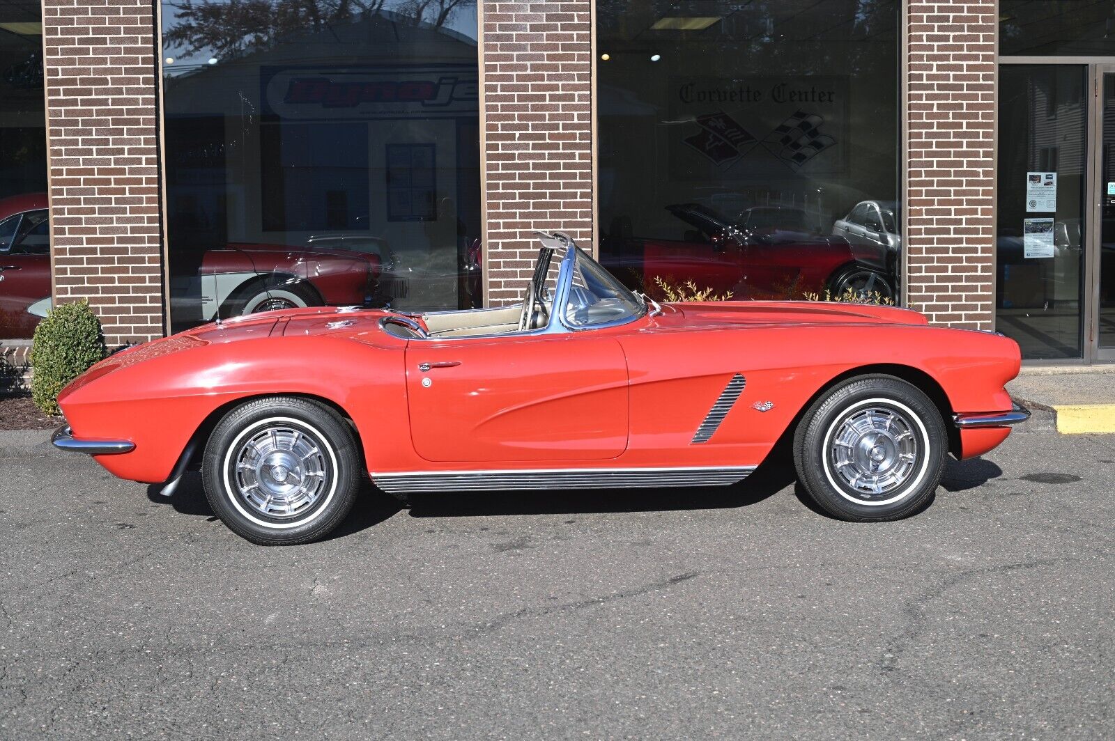 Chevrolet-Corvette-1962-Convertible-1