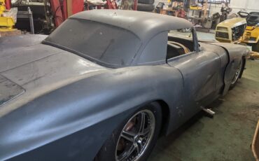 Chevrolet-Corvette-1962-Convertible-2