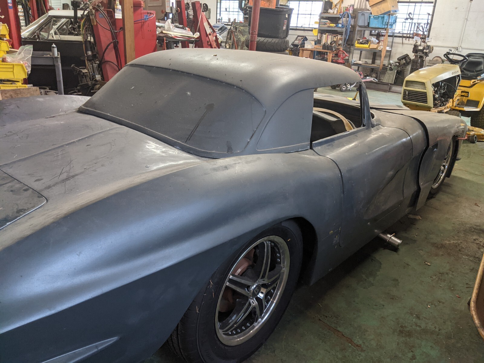 Chevrolet-Corvette-1962-Convertible-2