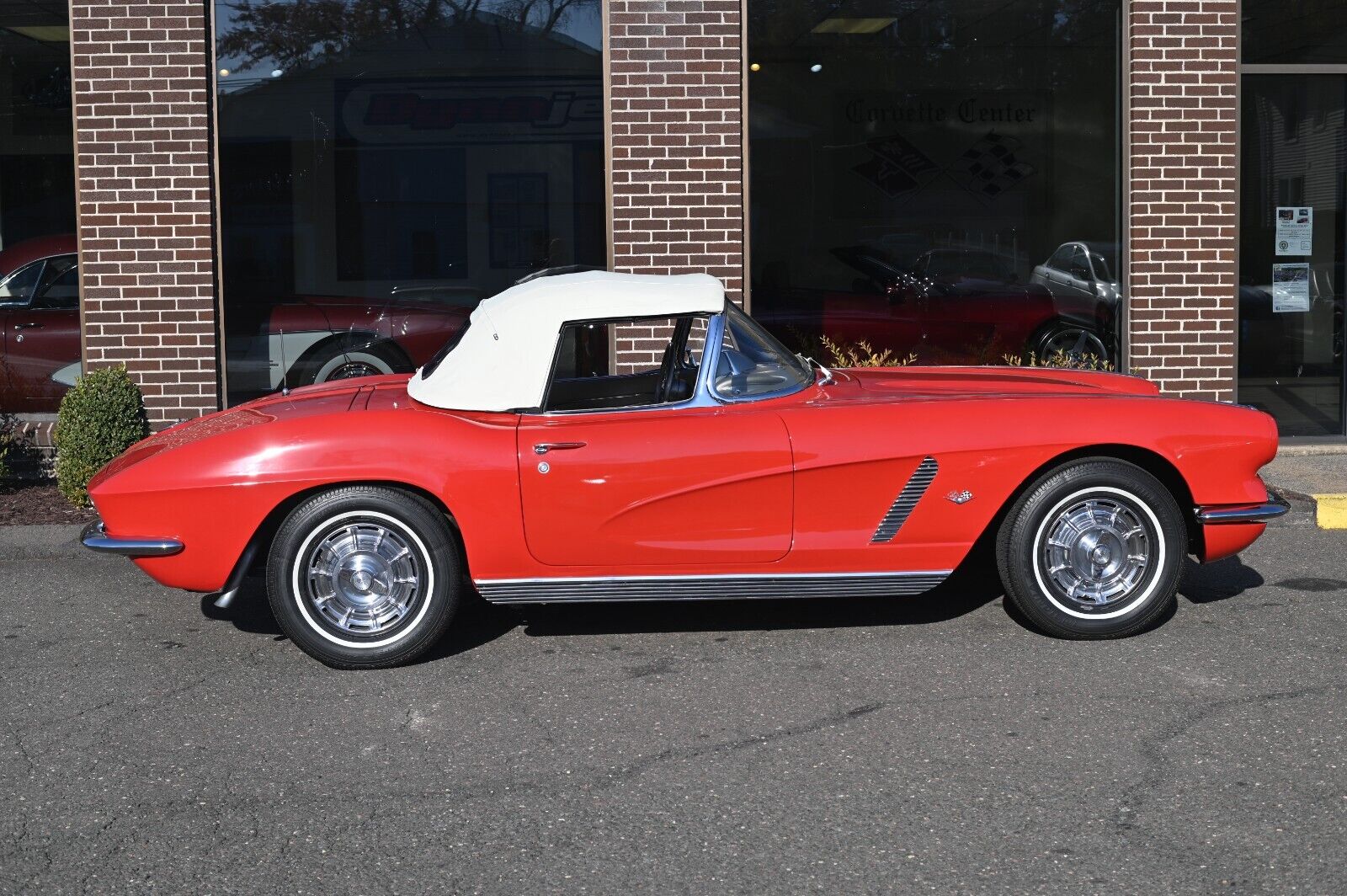 Chevrolet-Corvette-1962-Convertible-25
