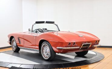 Chevrolet-Corvette-1962-Convertible-3