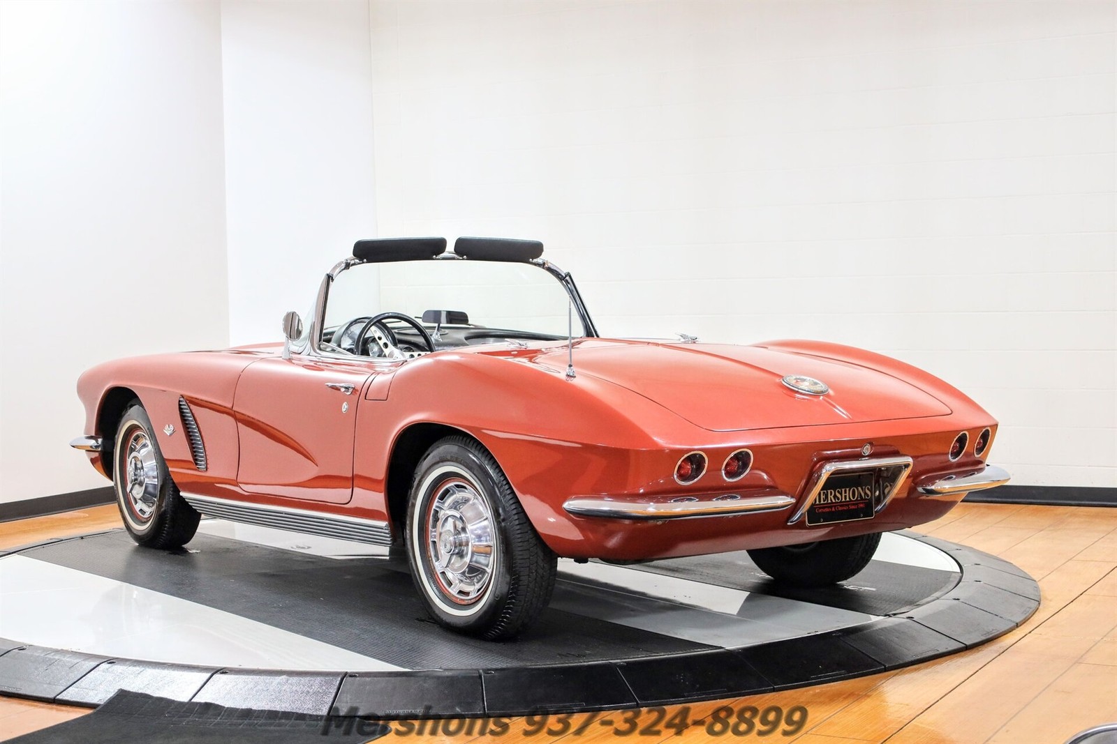 Chevrolet-Corvette-1962-Convertible-3