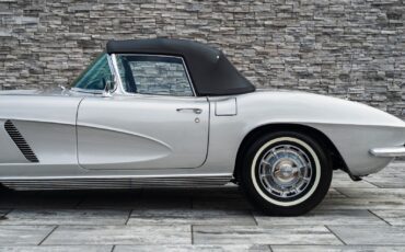 Chevrolet-Corvette-1962-Convertible-3