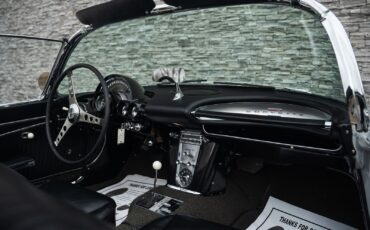 Chevrolet-Corvette-1962-Convertible-38