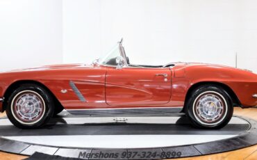 Chevrolet-Corvette-1962-Convertible-4