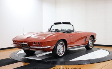 Chevrolet-Corvette-1962-Convertible-7