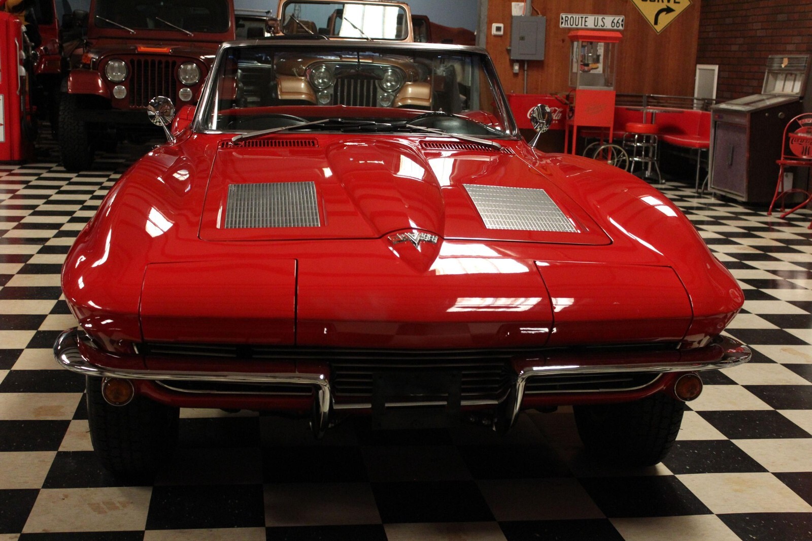 Chevrolet-Corvette-1963-Convertible-1