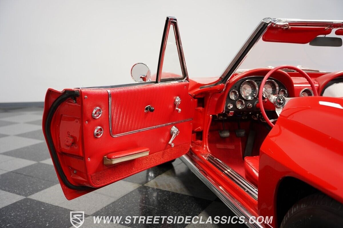 Chevrolet-Corvette-1963-Convertible-36