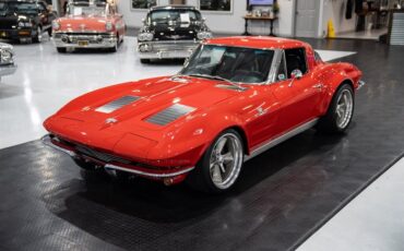 Chevrolet-Corvette-1963-Sting-RAY-1