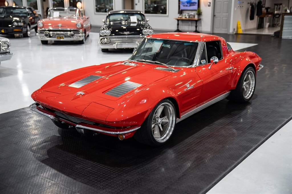 Chevrolet-Corvette-1963-Sting-RAY-1