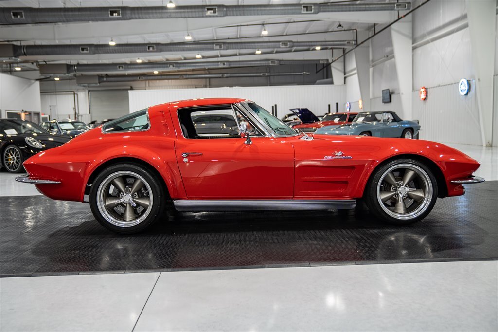 Chevrolet-Corvette-1963-Sting-RAY-11
