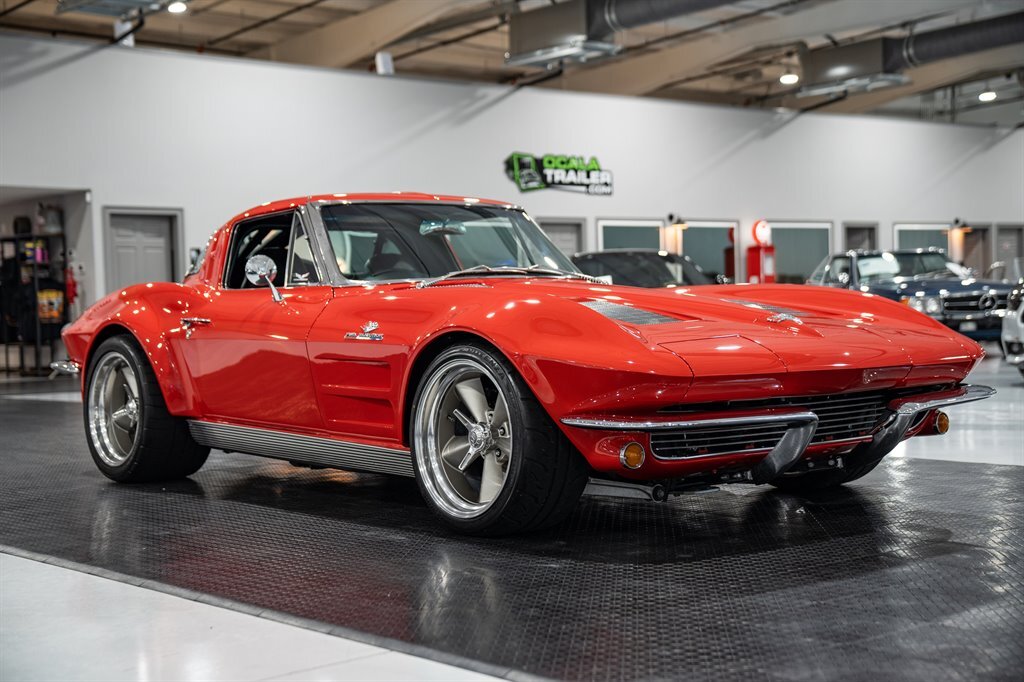 Chevrolet-Corvette-1963-Sting-RAY-12
