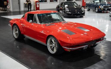 Chevrolet-Corvette-1963-Sting-RAY-13