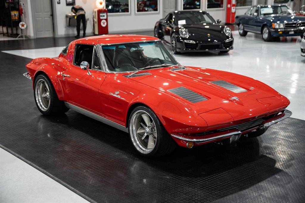 Chevrolet-Corvette-1963-Sting-RAY-13