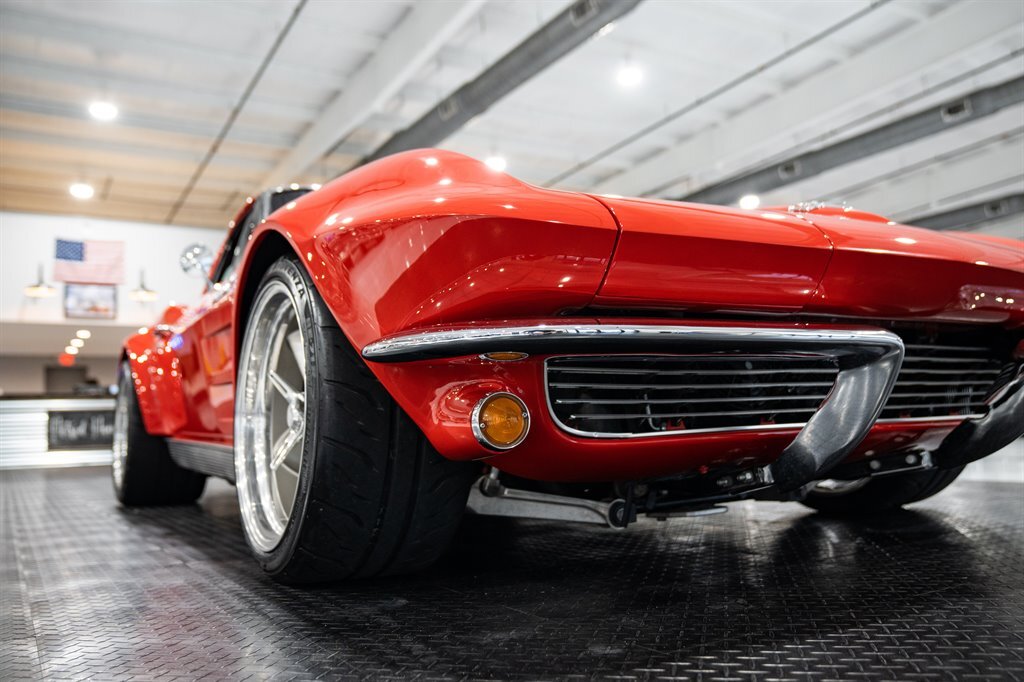 Chevrolet-Corvette-1963-Sting-RAY-16