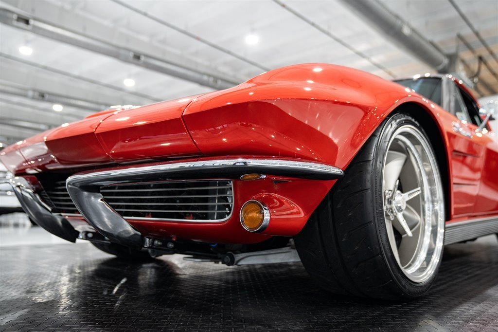 Chevrolet-Corvette-1963-Sting-RAY-17