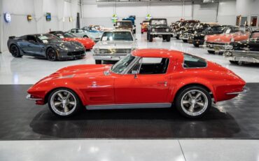 Chevrolet-Corvette-1963-Sting-RAY-2