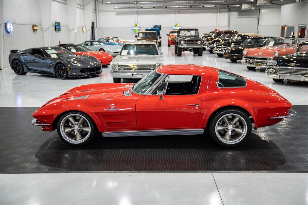 Chevrolet-Corvette-1963-Sting-RAY-2