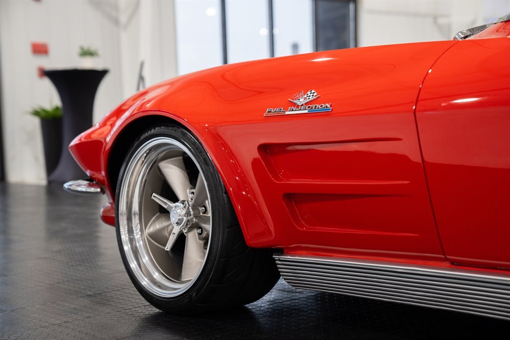 Chevrolet-Corvette-1963-Sting-RAY-23