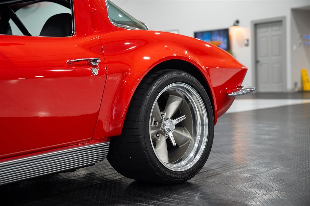 Chevrolet-Corvette-1963-Sting-RAY-28