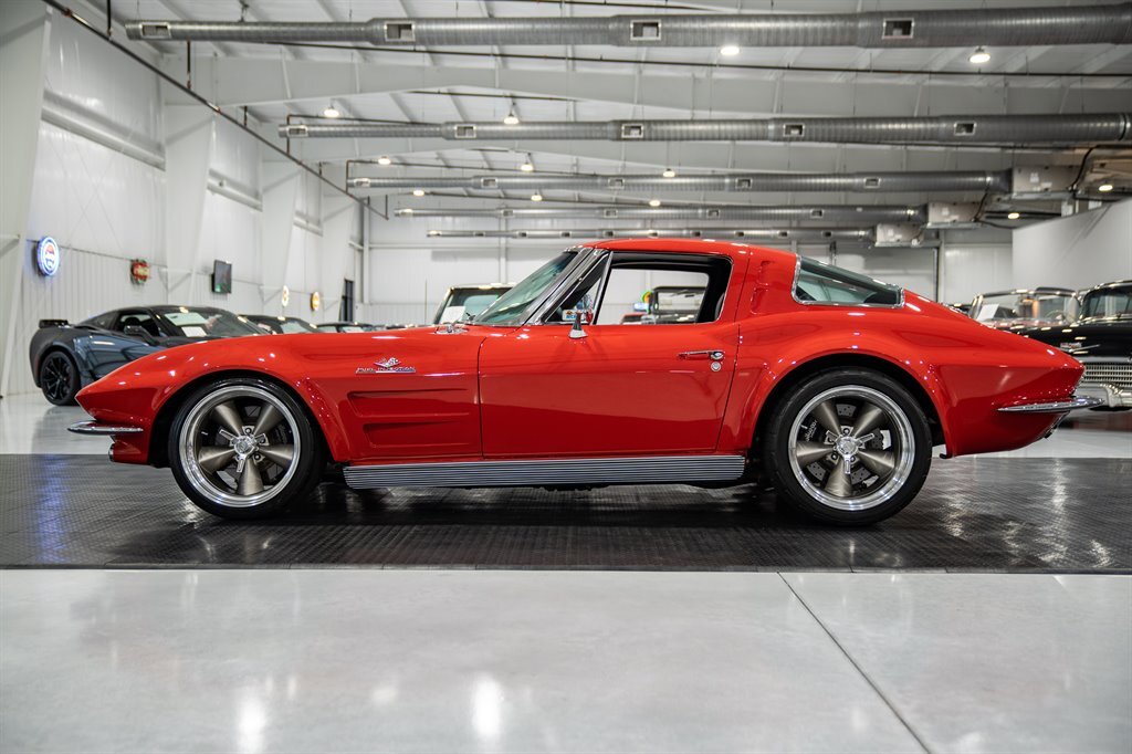 Chevrolet-Corvette-1963-Sting-RAY-3