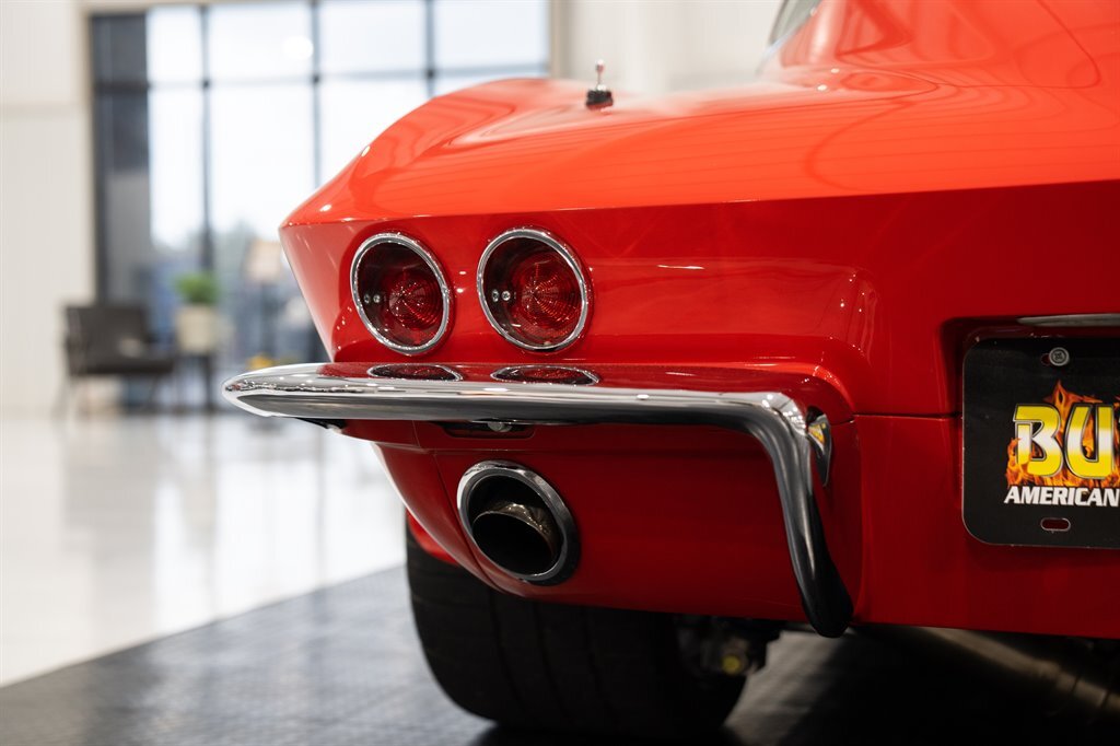 Chevrolet-Corvette-1963-Sting-RAY-32