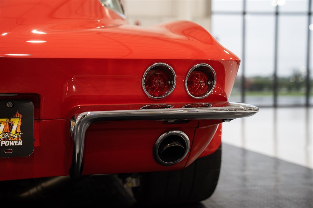 Chevrolet-Corvette-1963-Sting-RAY-33