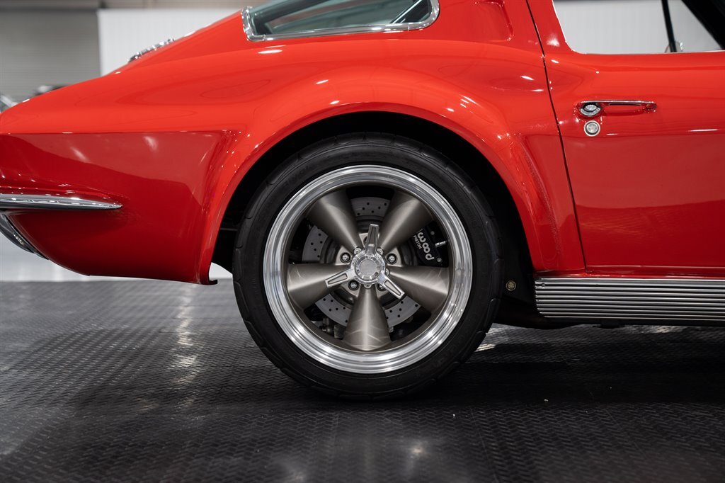 Chevrolet-Corvette-1963-Sting-RAY-39