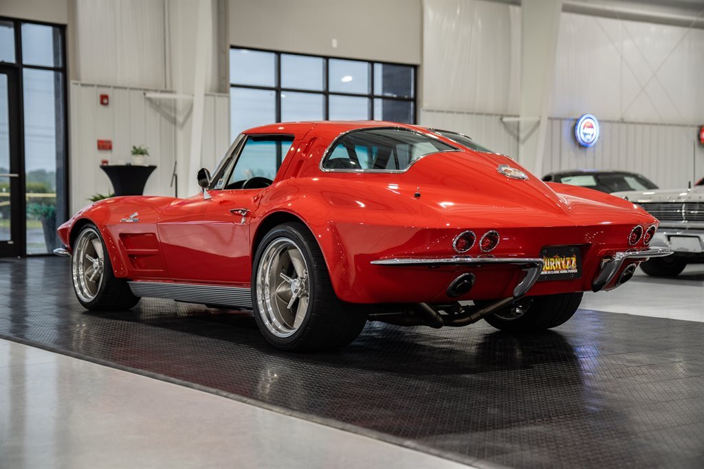 Chevrolet-Corvette-1963-Sting-RAY-4