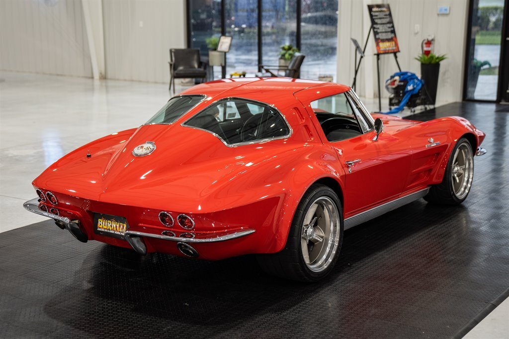 Chevrolet-Corvette-1963-Sting-RAY-8
